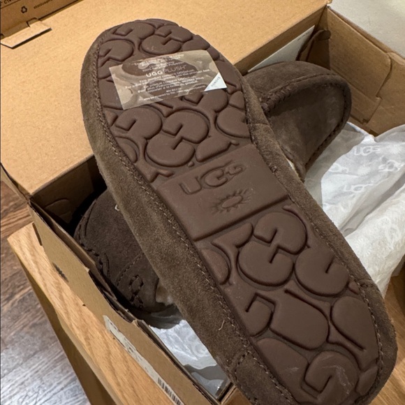 UGG Chestnut Suede Loafer with Cream Lining - Picture 4 of 4